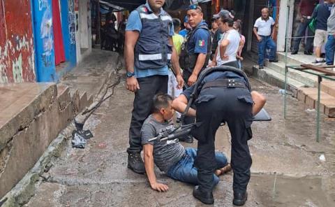 Le dan 'botellazo' en la cabeza