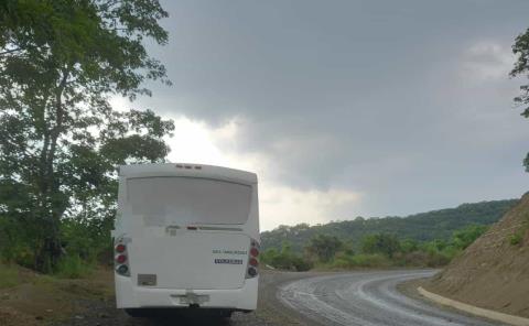 Microbús quedó tirado por falla mecánica 
