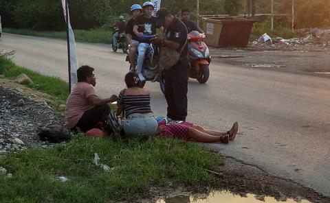 Derrapa mujer embarazada y termina herida en Zacatipán
