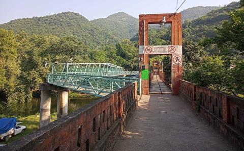 Sin iluminación puente de Tacial

