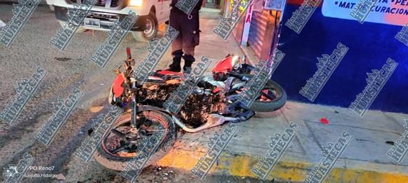 En la Constituyentes: camioneta embistió a un motociclista