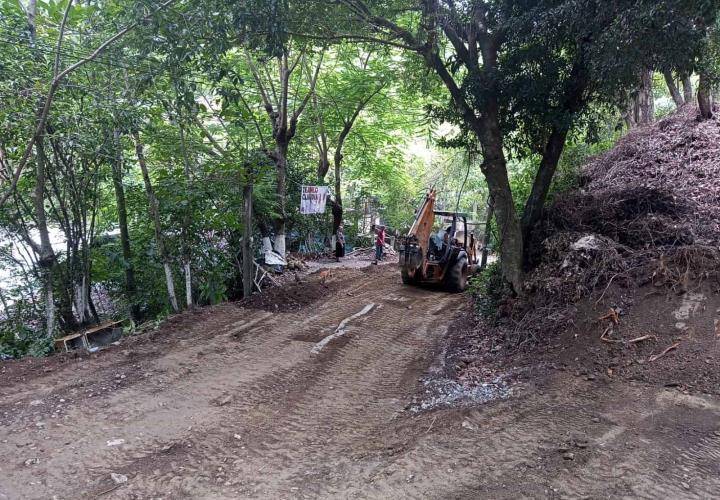 Inició construcción de calle en San Rafael