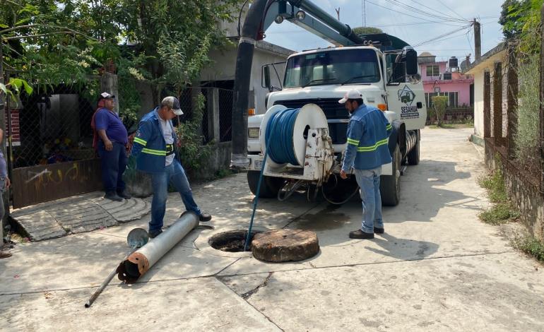 Realizan desazolve en la red de drenaje en Orizatlán 