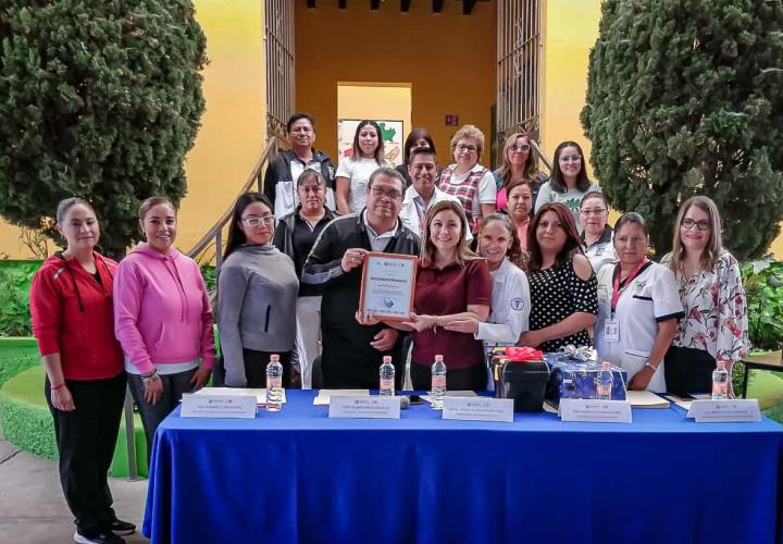 MÁS DE 200 ESCOLARES, PADRES DE FAMILIA, DOCENTES Y PERSONAL DE SALUD, LOGRAN CERTIFICACIÓN DE ESCUELA PRIMARIA