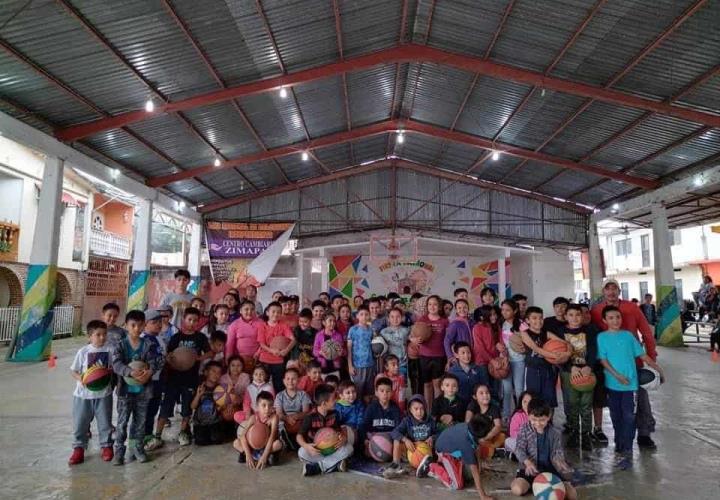 Reconocen a docentes de gran trayectoria 