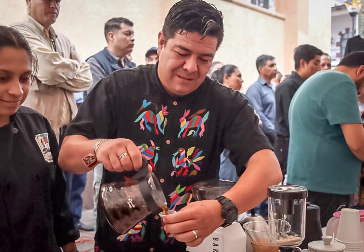 Gobierno de Hidalgo reitera total compromiso con los productores de café