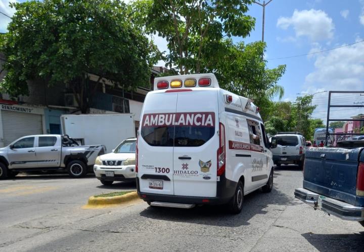 Auxilian a mujer de Chapulhuacán; fue llevada al IMSS Tamazunchale