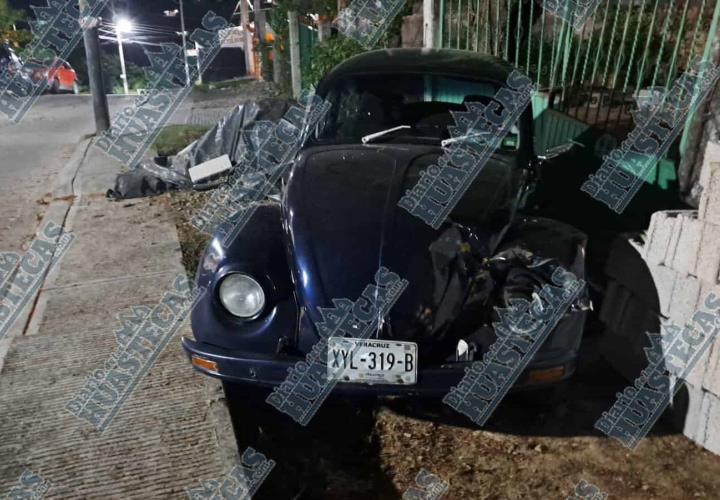 Camioneta chocó contra un vocho