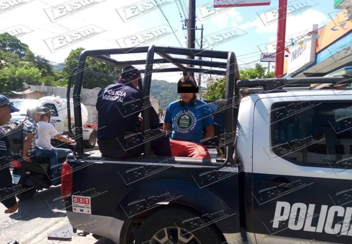 Sorprenden guardias a ladrón robando en tienda