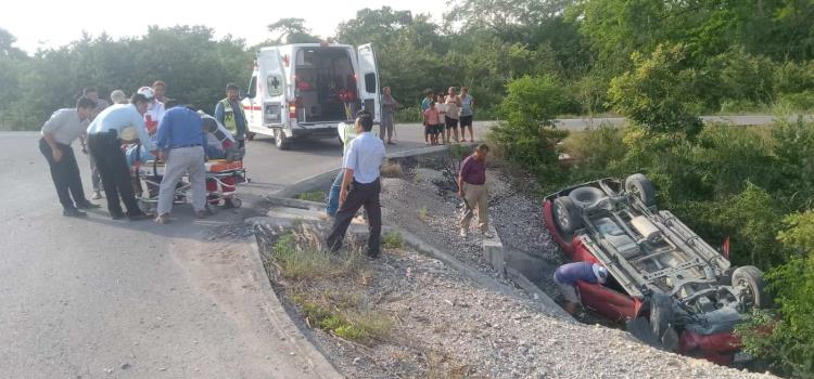 Volcó camioneta en “El Matalote”