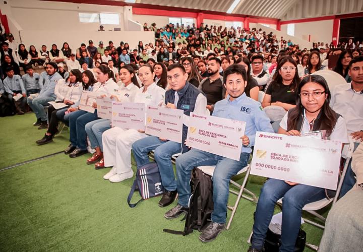 Comunidad estudiantil del Valle del Mezquital se beneficia con Becas para la Trasformación