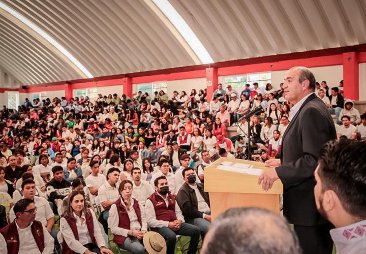 Comunidad estudiantil del Valle del Mezquital se beneficia con Becas para la Trasformación