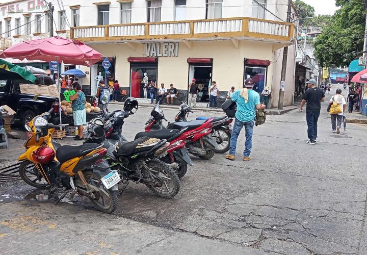 Invaden motociclistas la avenida Hidalgo