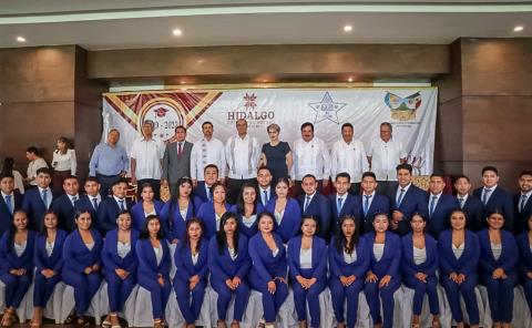Presiden autoridades educativas, la ceremonia de graduación de la Escuela Normal de las Huastecas