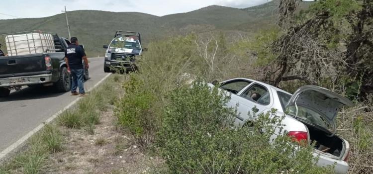 ABANDONAN VEHÍCULO AL SUFRIR PERCANCE