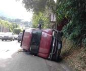 VOLCÓ UNA CAMIONETA