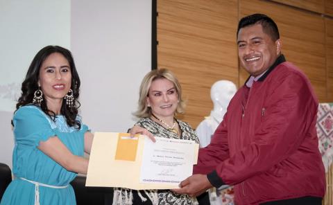 Gobierno estatal premió a personas artesanas que destacaron en el concurso "Hecho en Hidalgo"