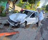 En Tantoyuca tráiler destrozó a un automóvil 