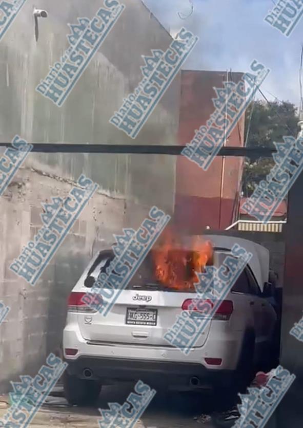 Enardecidos pobladores incendiaron la casa y la camioneta a Edgar Gayosso