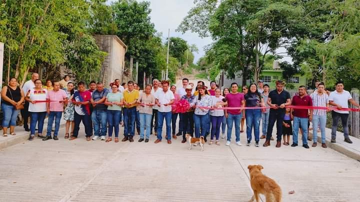 En Atlapexco inauguraron obra de pavimentación