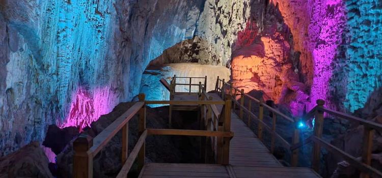 Invitan a recorrer  grutas de Alamitos