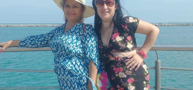 Denise y Elvia disfrutaron vacaciones en la playa