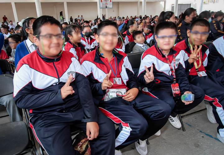 Más de 7 mil niñas y niños hidalguenses beneficiados con entrega de lentes