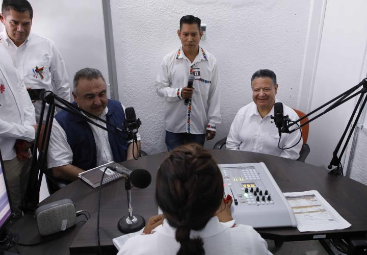 ¡Compromiso cumplido! Menchaca Salazar recupera estación de radio para la Huasteca