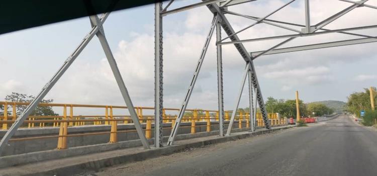 Estrenan puente en rúa a Tamazunchale