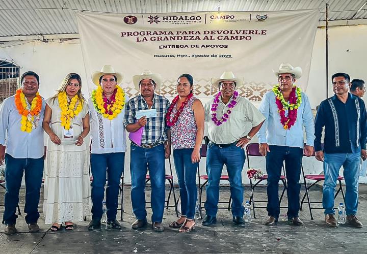 Continúa entrega de apoyos en la Huasteca hidalguense