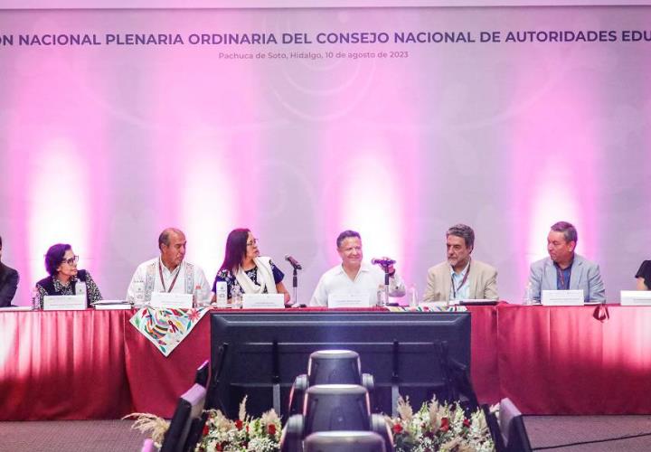Menchaca Salazar da la bienvenida a integrantes de la CONAEDU