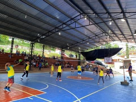 Hace falta voleibol piden aficionados 
