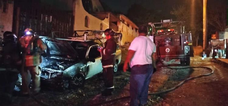 Ardió camioneta en el Gavilán 1