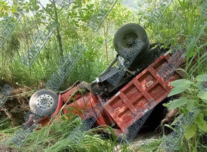 Camión cayó a un barranco en la Sierra