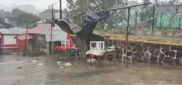 Fuerte lluvia provocó estragos en viviendas de San Felipe Orizatlán