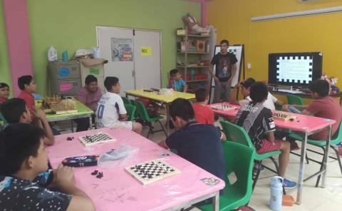 En cursos de verano el taller de ajedrez es de los más solicitados
