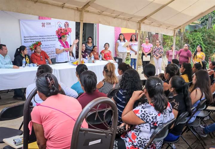 Formalizan Huautla y Xochiatipan proyectos de atención a mujeres