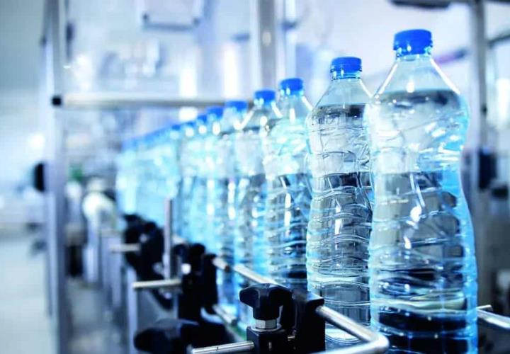 Un peligro beber agua embotellada; alto contenido de desinfectantes   