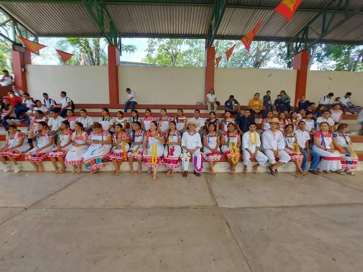 Estudiantes del CECyTEH recibieron curso básico de Náhuatl en Atlapexco