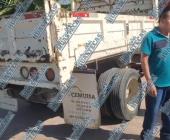 Unidad pesada chocó contra un automóvil en Tantoyuca