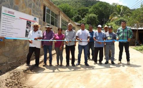 Oscar Bautista inauguró obras en Pachiquitla y Nueva Acatepec
