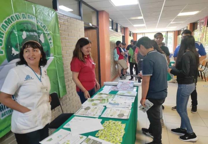 Personal médico realizó feria de salud