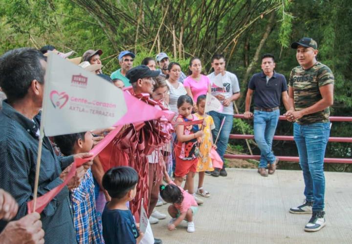 Inauguró Goyo Cruz puente vehicular; cumple promesas  