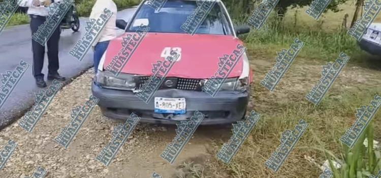 Taxi se impactó contra automóvil en Tantoyuca