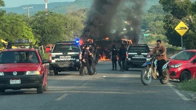 Bloqueos y quema de negocios  y vehículos en Tierra Caliente