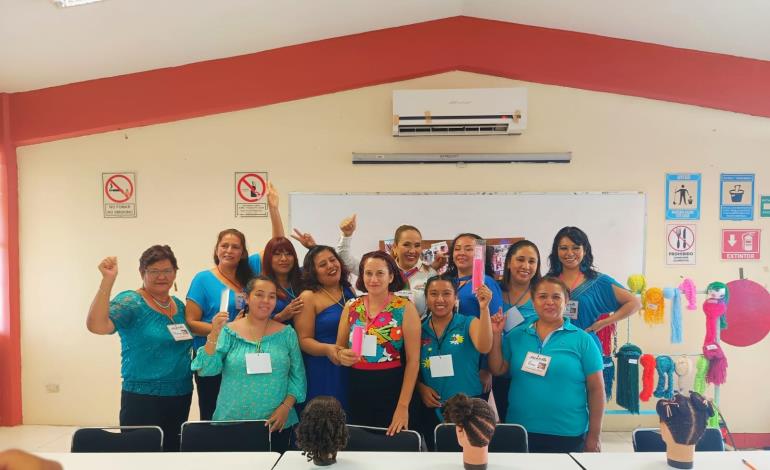 ICATHI - Huejutla clausuró cursos para las mujeres