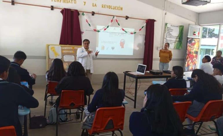 Centro de Salud brindó platicas en Cobaeh Huazalingo