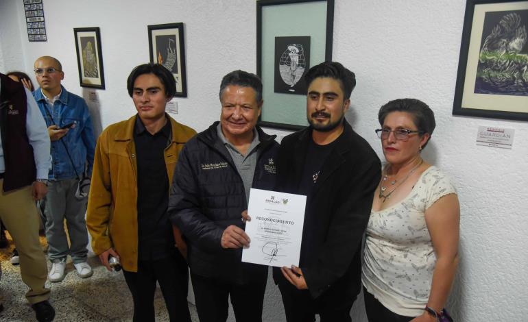 Inaugura Menchaca Salazar "Kénosis, intervención gráfica 1.2", en el Edificio de Gobierno