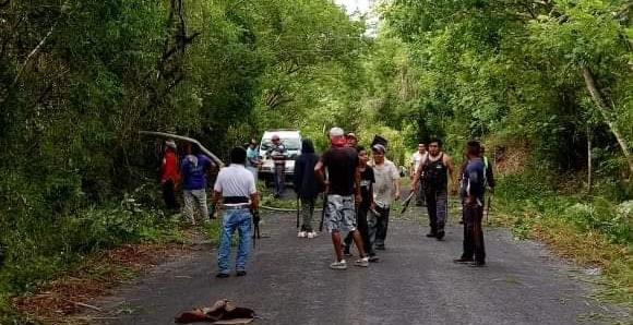 Limpiaron tramo carretero Huitzitzilingo – Orizatlán