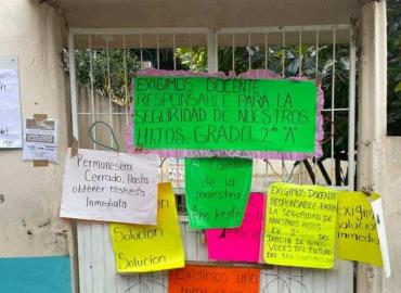 Urge cambio de maestra en El Rayo; es irresponsable: padres 